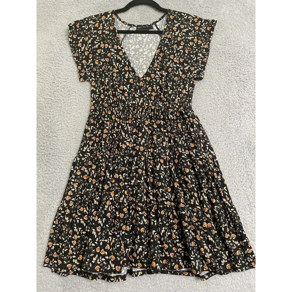 Urban Outfitters Women’s Julia Tiered Fit & Flare Black Beige Dress Size Small - Picture 2 of 10